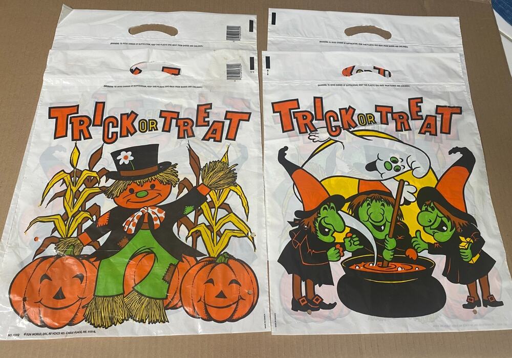 4 Vtg Halloween Trick or Treat Plastic Bag 2 Sided Witch Scarecrow Ghost 80’s